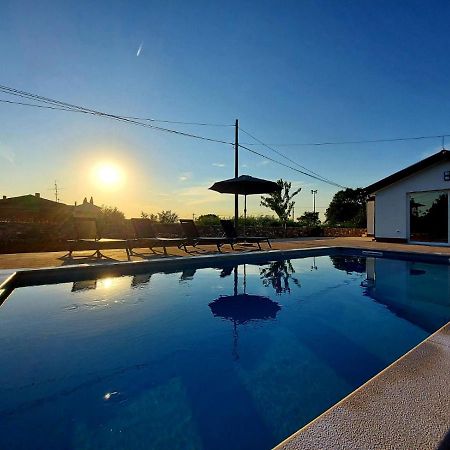 Cozy House With Pool Near Rovinj Appartement Kanfanar Buitenkant foto