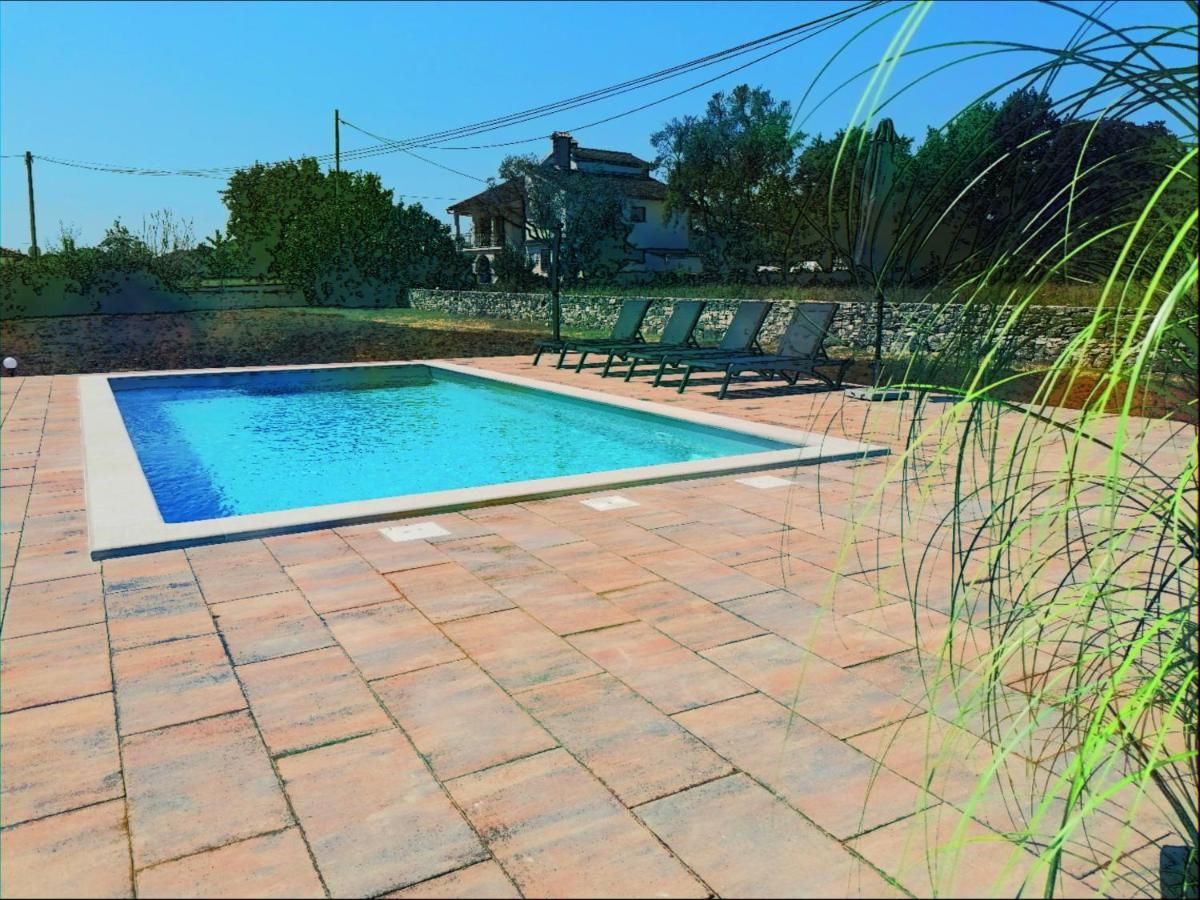 Cozy House With Pool Near Rovinj Appartement Kanfanar Buitenkant foto