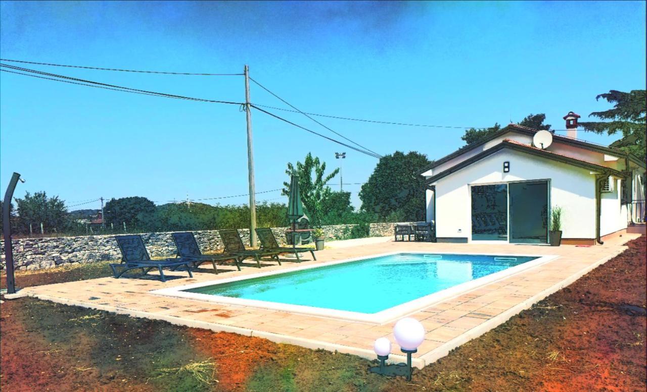 Cozy House With Pool Near Rovinj Appartement Kanfanar Buitenkant foto